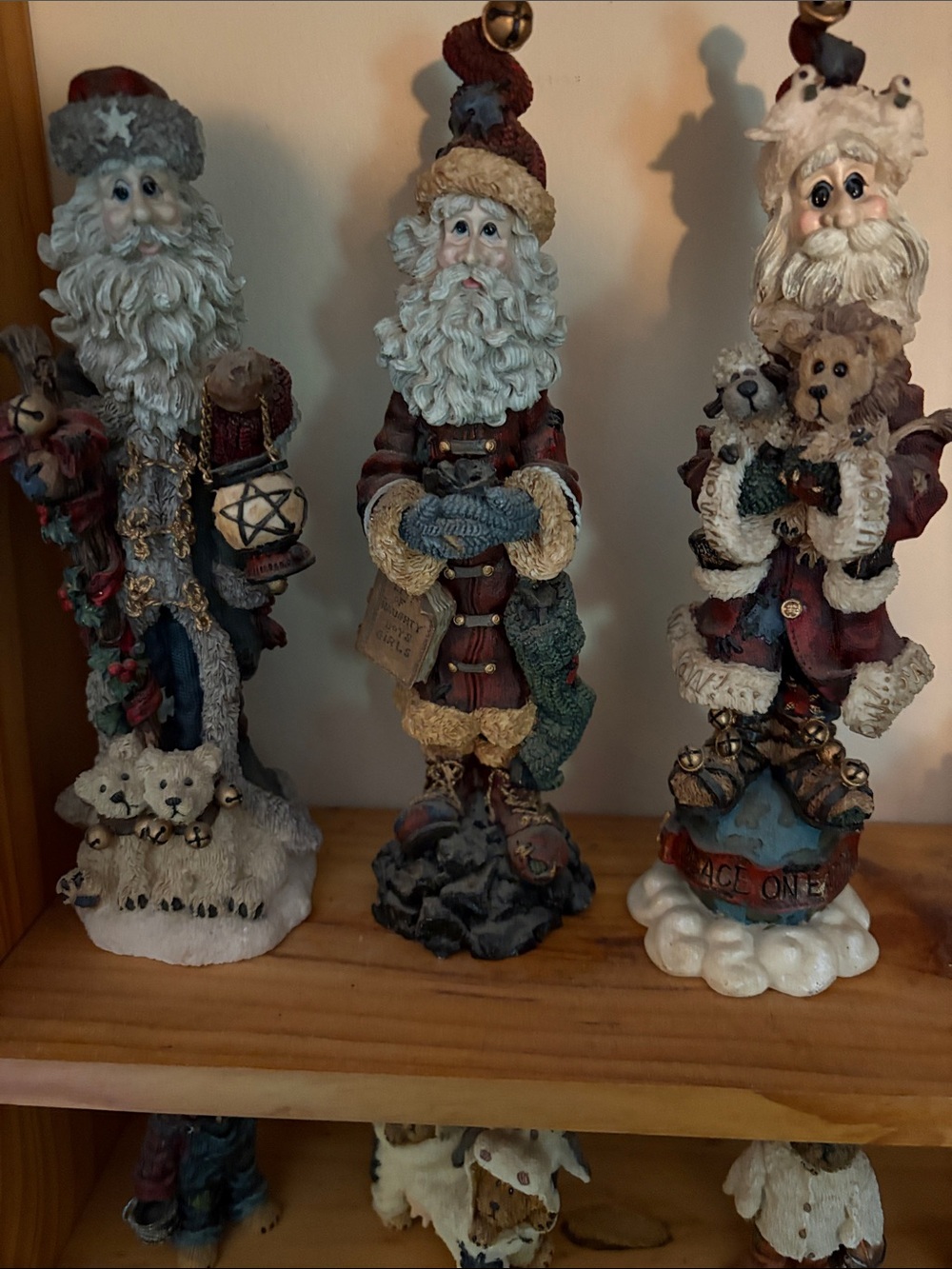 Boyd’s Bear Santa’s